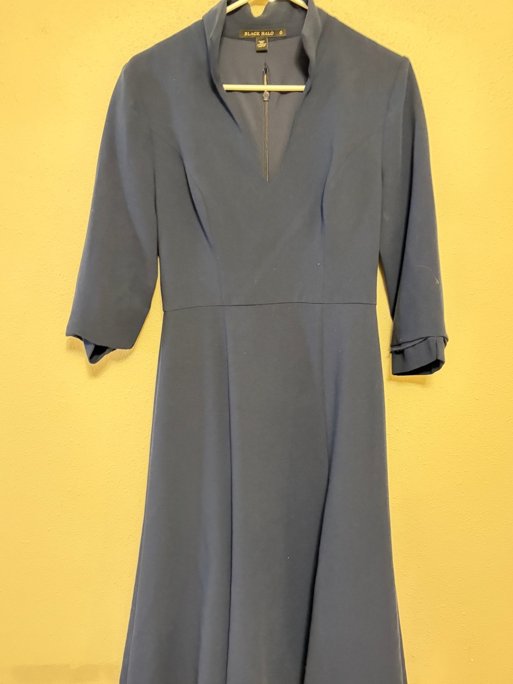 Black Halo Kensington Fit and Flare Blue V-Neck Three-Quarter Sleeve Midi Dres
